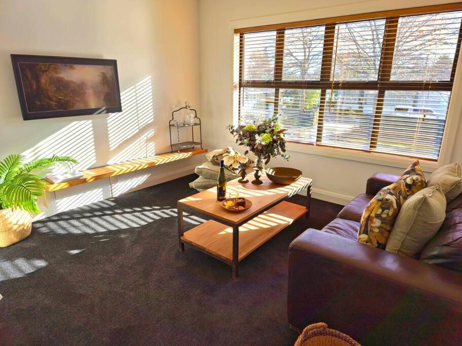 Apartment 2 - Haddin Court - Stunning Executive Бленем Экстерьер фото